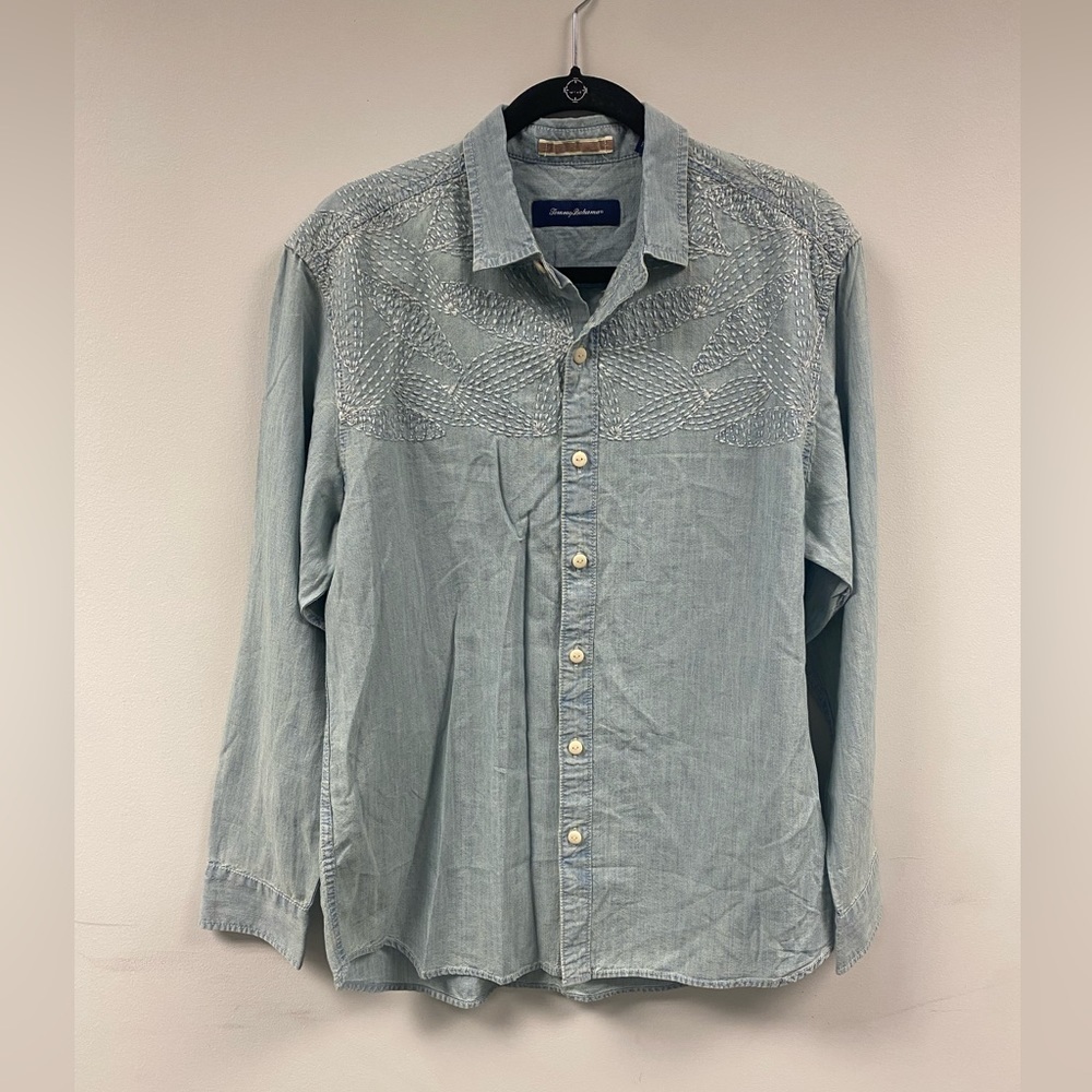 NWT Tommy Bahama Etched Atlas Embroidered Chambray Button Down Size M Indigo
